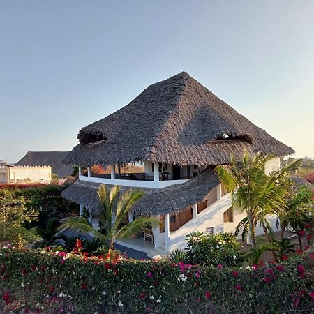 Bed and Breakfast Shira House Ватаму Екстер'єр фото