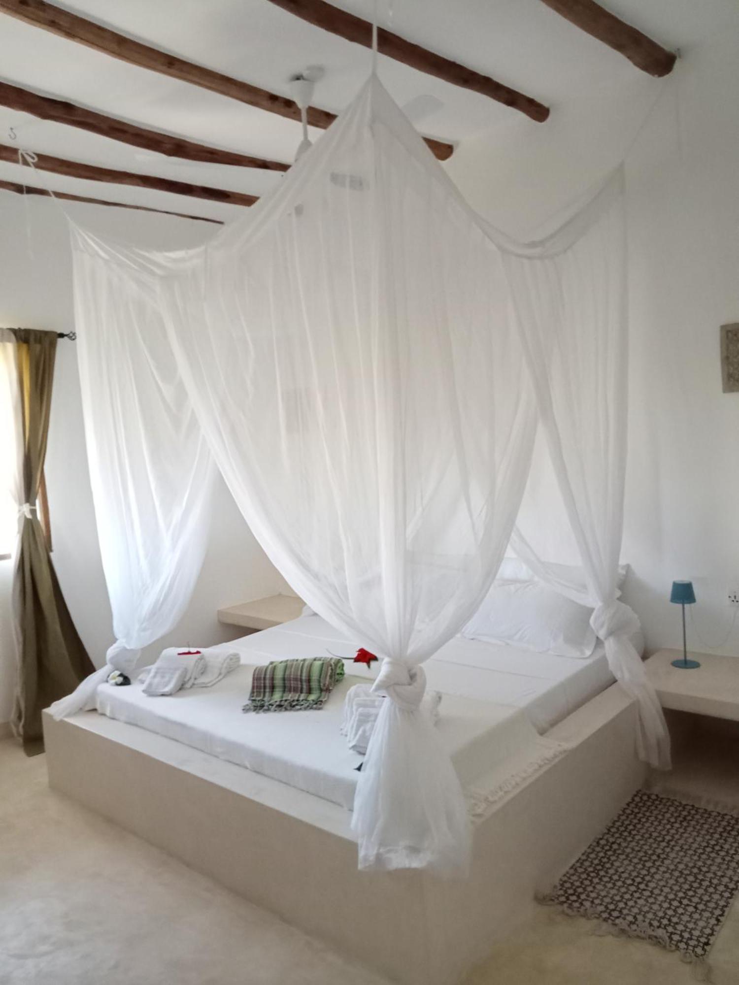 Bed and Breakfast Shira House Ватаму Екстер'єр фото