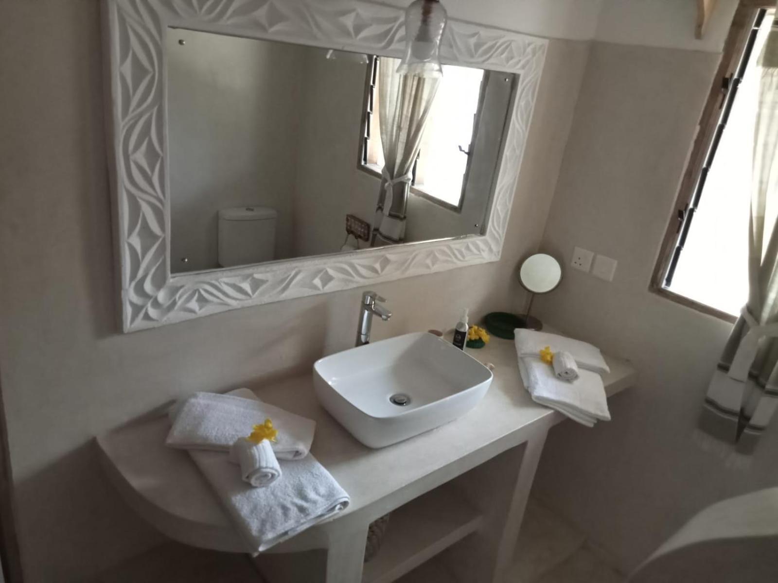 Bed and Breakfast Shira House Ватаму Екстер'єр фото