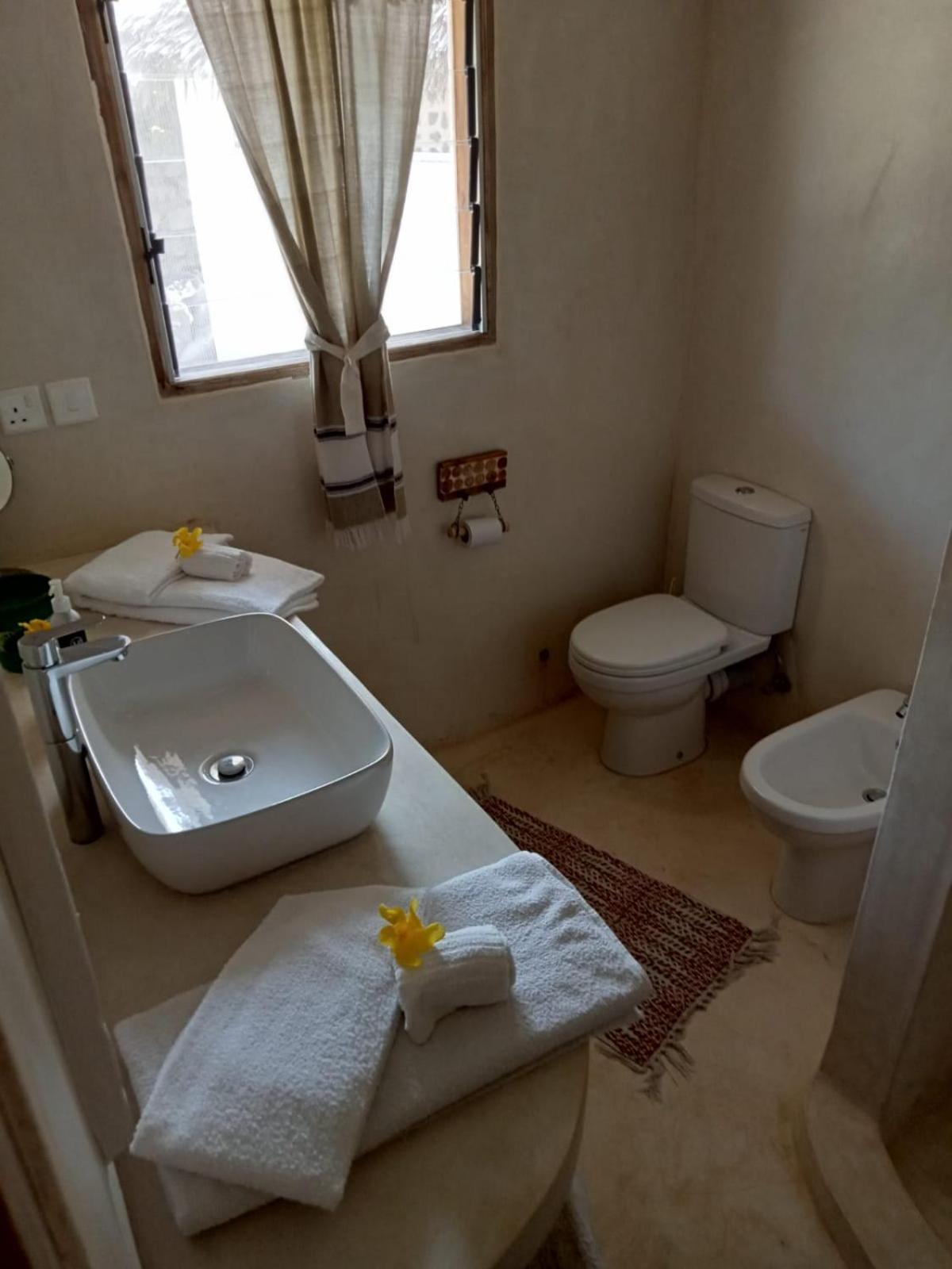 Bed and Breakfast Shira House Ватаму Екстер'єр фото