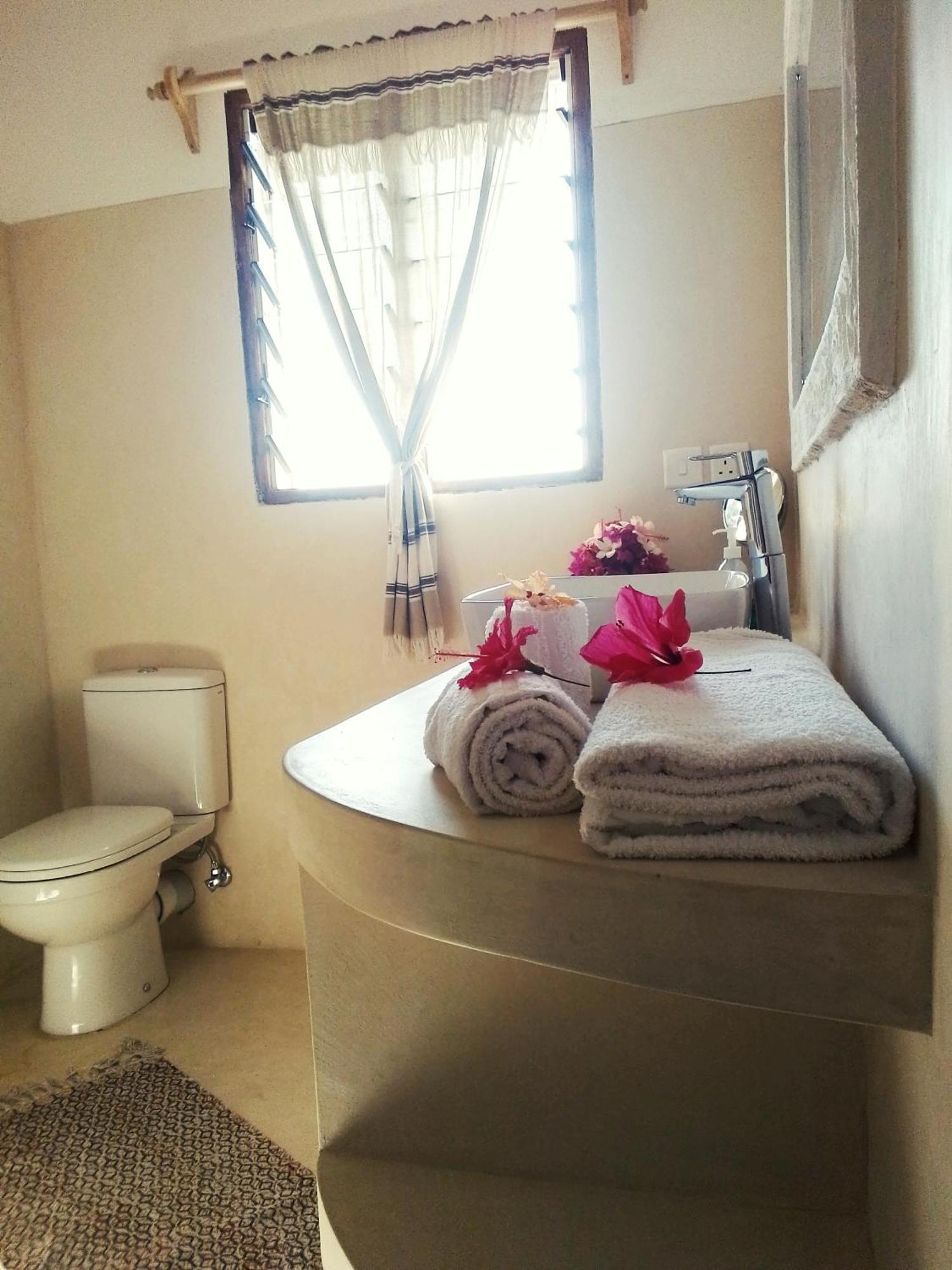 Bed and Breakfast Shira House Ватаму Екстер'єр фото