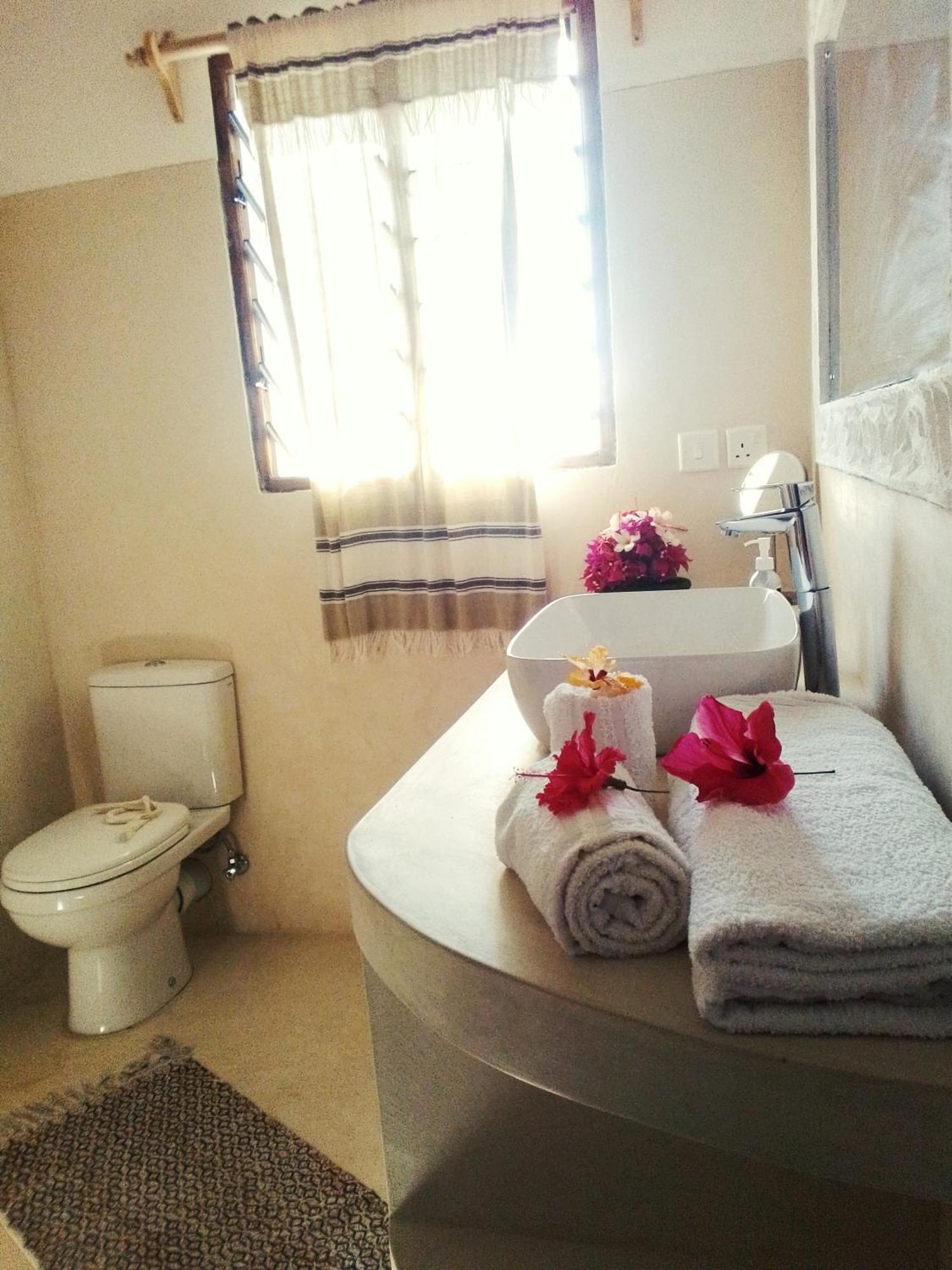 Bed and Breakfast Shira House Ватаму Екстер'єр фото