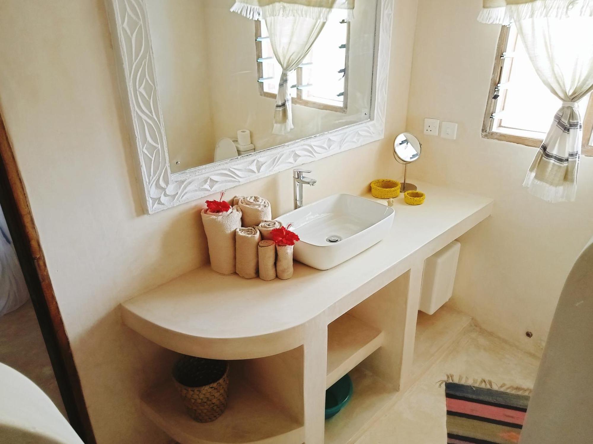 Bed and Breakfast Shira House Ватаму Екстер'єр фото