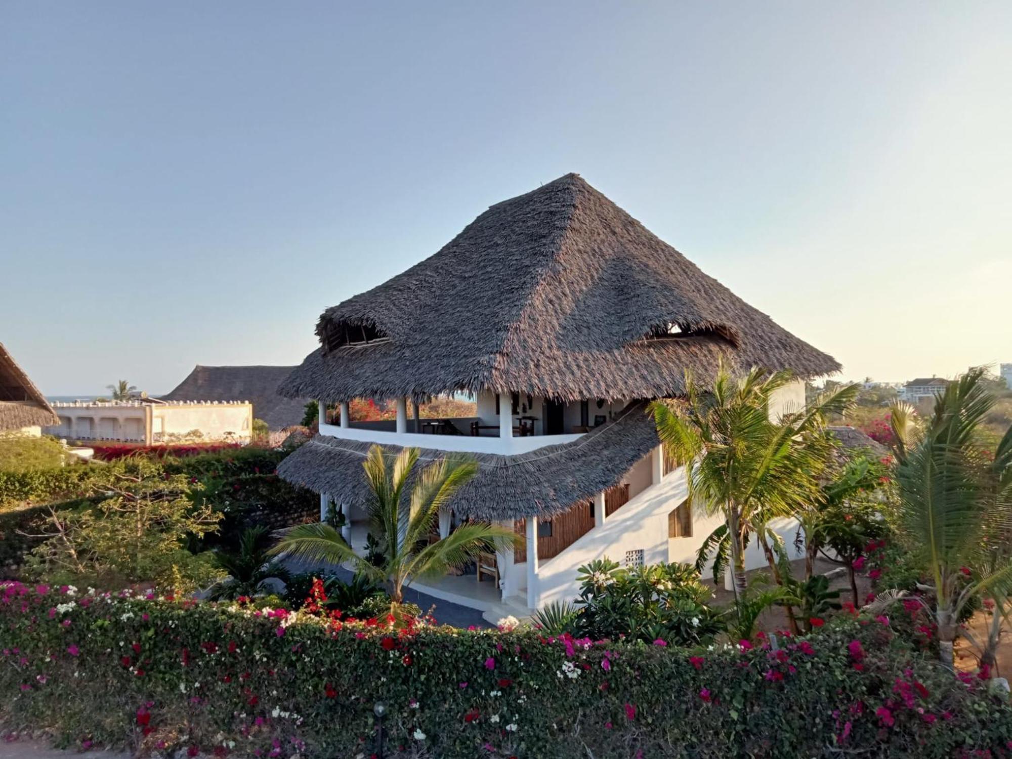 Bed and Breakfast Shira House Ватаму Екстер'єр фото